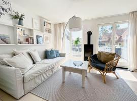 strandnahes, modernes Haus mit Kamin und Terrasse - Ferienhaus Küstenwind, khách sạn ở Breege