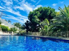 Luxury 130m2 AC, Terrace, Pool, Parking - Steps to beach, 5 min Palais des Festivals 3BR-3BA, lúxushótel í Cannes