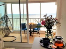 Magnifique Studio 2 personnes - VUE MER "La Perle de Jade", hotel in Saint-Michel-Chef-Chef