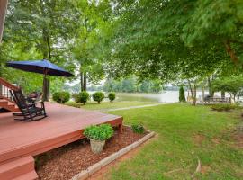 Lakefront Lexington Vacation Rental with Dock!, Hotel in Lexington