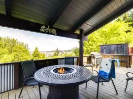 < 1 Mi to Port of Alsea: Inviting Gem w/ Views!