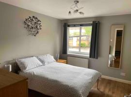 Spacious Ground Floor 2 Bed by Lains Lettings, hotel in Aberdeen