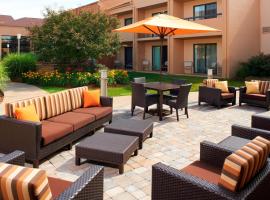 Courtyard by Marriott Rockford, מלון ליד נמל התעופה הבינלאומי שיקגו רוקפורד - RFD, רוקפורד