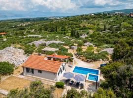 Villa Maria Škrip, hotel i Škrip
