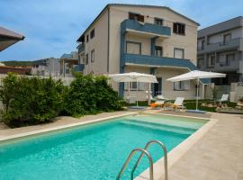 Private room and pool in the beach free wi-fi, hostal o pensió a Castelsardo