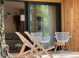 Camping Swory, hotel Swornegaciében