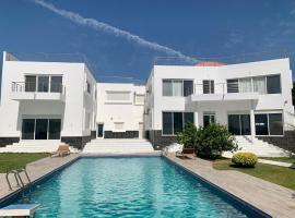 Appartement Luxueux En Résidence vu sur mer à 50 mètres de la plage, apartamento en Sali Tap