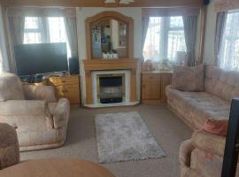 warden springs caravan park MS16 Thornhill road, Eastchurch,ME124HF, hotel em Sheerness