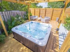 HOUSE WITH A HOT TUB ! ONLY 10 MINS TO THE BEACH