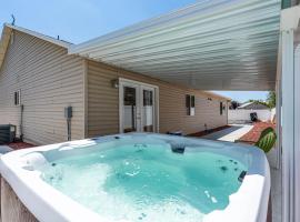 Fully Stocked Home with Hot Tub and Private Yard: Ogden şehrinde bir ucuz otel