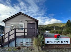 The Crossing Lodge & Backpackers, hostel in Erua