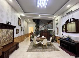 VINTAGE HOUSE (Full house), villa i Ấp Xuân An