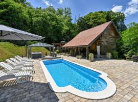 Stunning Home In Veliko Trgovisce With Outdoor Swimming Pool, Jacuzzi And Heated Swimming Pool, hôtel à Veliko Trgovišće