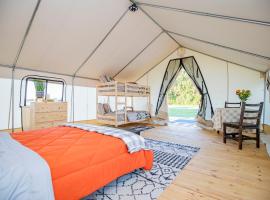 Roaring River Luxury Glamping #3, glamping site in Cassville
