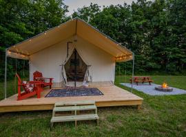 Family Glamping Tent, luxury tent in Cassville