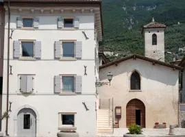 Absentia 1763 Garda Boutique Home - Lake front