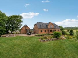 Amazing Home In Spjald With Wifi, hotel de luxo em Spjald