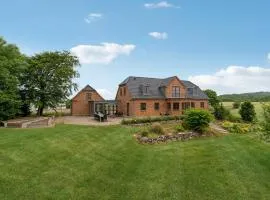 Amazing Home In Spjald With Wifi