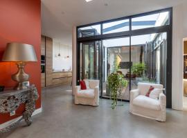 Loft lumineux haut de gamme avec patio privé, Hotel in Vannes