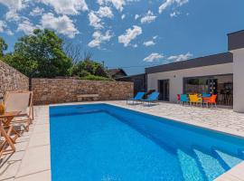 Cozy Home In Trbounje With Outdoor Swimming Pool, hotell i Trbounje