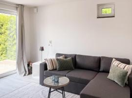 1 Bedroom Stunning Apartment In Oxie, hotel a Oxie