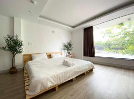 J&K Hotel, hotel in: District 4, Ho Chi Minh-stad