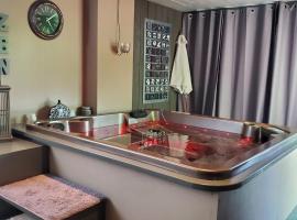 Agréable appartement proche Libourne, hotell med jacuzzi i Fronsac