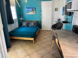 Bungalow avec piscine, holiday rental in Sainte-Marie