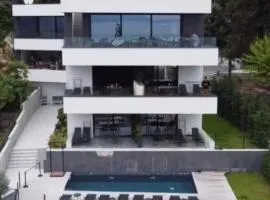 Aparthotel Villa V with heated pool