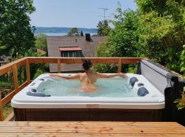 Ferienhaus Wellnesshütte mit Außenwhirlpool und herrlichem See-und Alpenblick, hotel din Überlingen