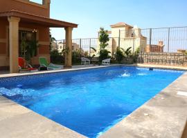 Royal Mansion with private pool in sheikh zayed Compound families、Sheikh Zayedのホテル