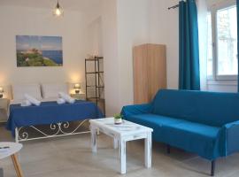 Agatha's central bright modern luxury apartment-2, location près de la plage à Perítheia