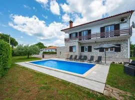Six-Bedroom Holiday Home In Barban