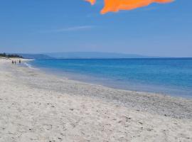 L'ISOLA DEI VACANZIERI, hôtel avec parking à SantʼAndrea Apostolo dello Ionio