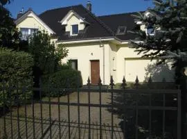 Spacious Family House/ 5 bedrooms/ 12km to Opole