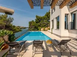 Seven-Bedroom Holiday Home In Zaboric