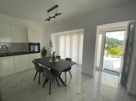 Holiday House Canis