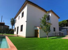 CASA CENTRO DEL PUEBLO CON PISCINA PRIVADA, hotel a Sant Vicenç de Montalt