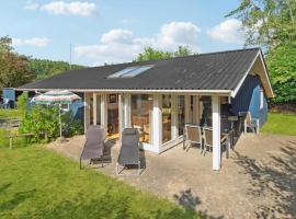 3 Bedroom Awesome Home In Ebeltoft, casa vacanze a Ebeltoft