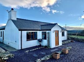 Welsh cottage coastal retreat with stunning views, hotel in Pen-y-groes