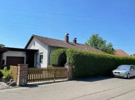 Bungalow mit großem Garten uneinsehbar und Stellplatz