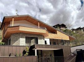 Villa In Montagna - Caldes - Val Di Sole, hotel em Caldes