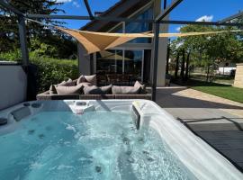 Beige Villa Balatonkenese, hotel v destinaci Balatonkenese