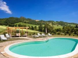 Agriturismo Dai Du Bourdei – hotel z basenem w mieście Frontino
