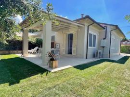 Villa Carli in centro a Forte dei Marmi, Hotel in Forte dei Marmi