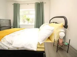 Exceptional 3 Bed, Great Location in Ashby Ideal for Travellers, Short Holiday Stays And Contractors