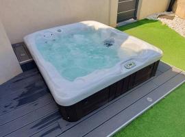 Joli haut de villa 3 chambres climatisé avec jacuzzi, hotel v destinaci Marignane