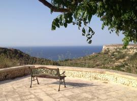 Gozo Entire Villa with Large Pool Sea and Country Views, hotel in Taʼ Sardina