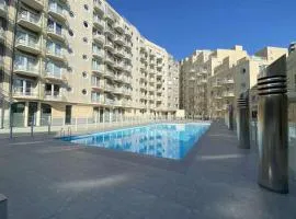 Appartement met zeezicht, zwembad & garage