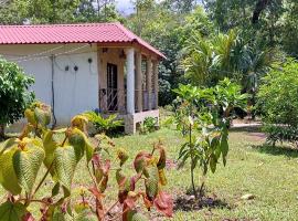 Tu Casa en la Selva Lacandona, hotel com estacionamento em Champa